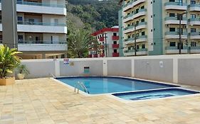 Apto na área nobre da praia grande-Ubatuba à 100m do mar