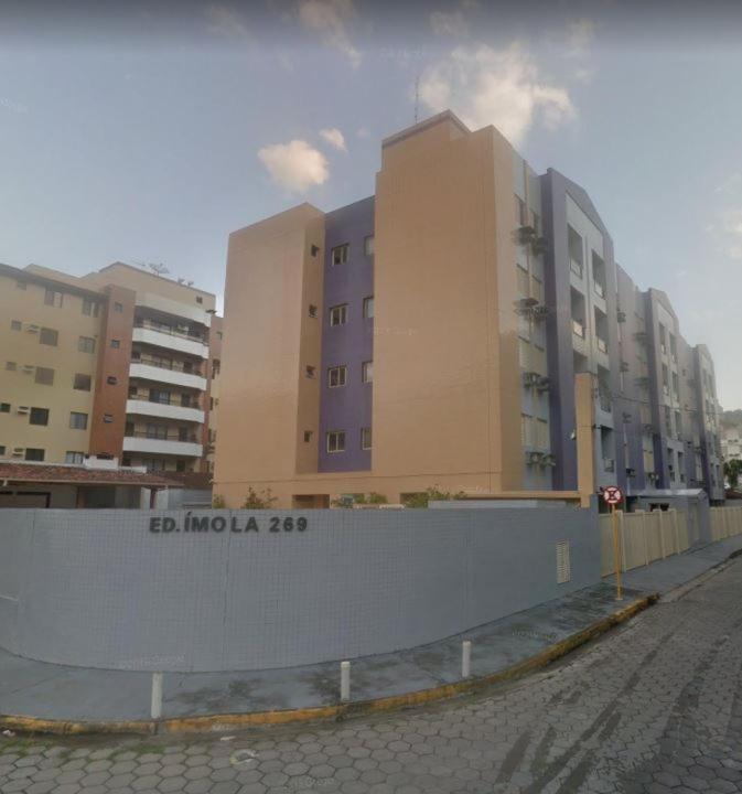 Apto na área nobre da praia grande-Ubatuba à 100m do mar Exterior foto